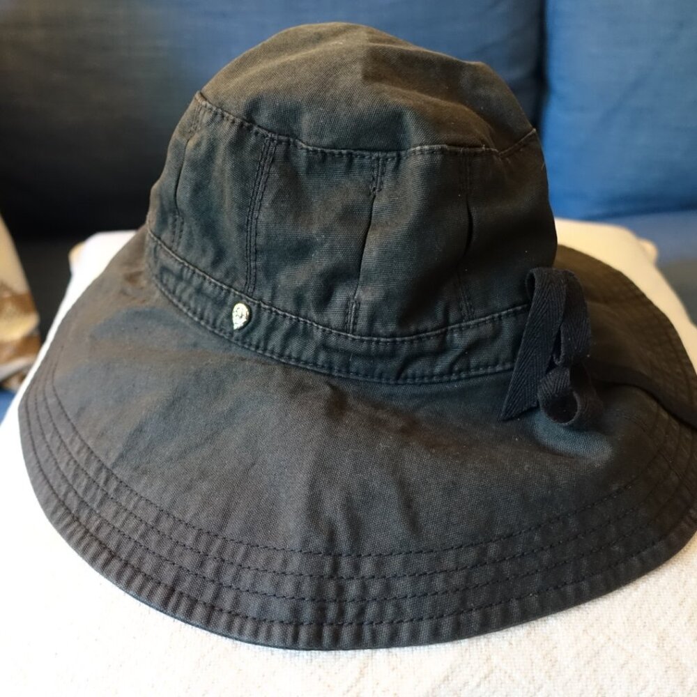 Helen Kaminski sun hat, black